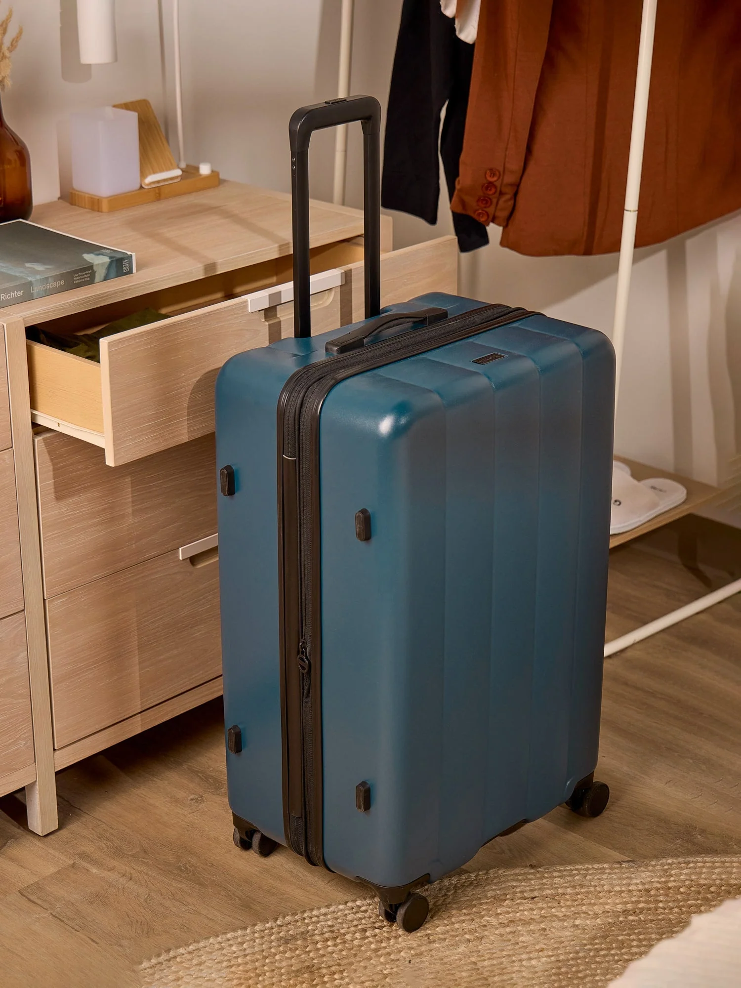 Evry Large Luggage - Image 25