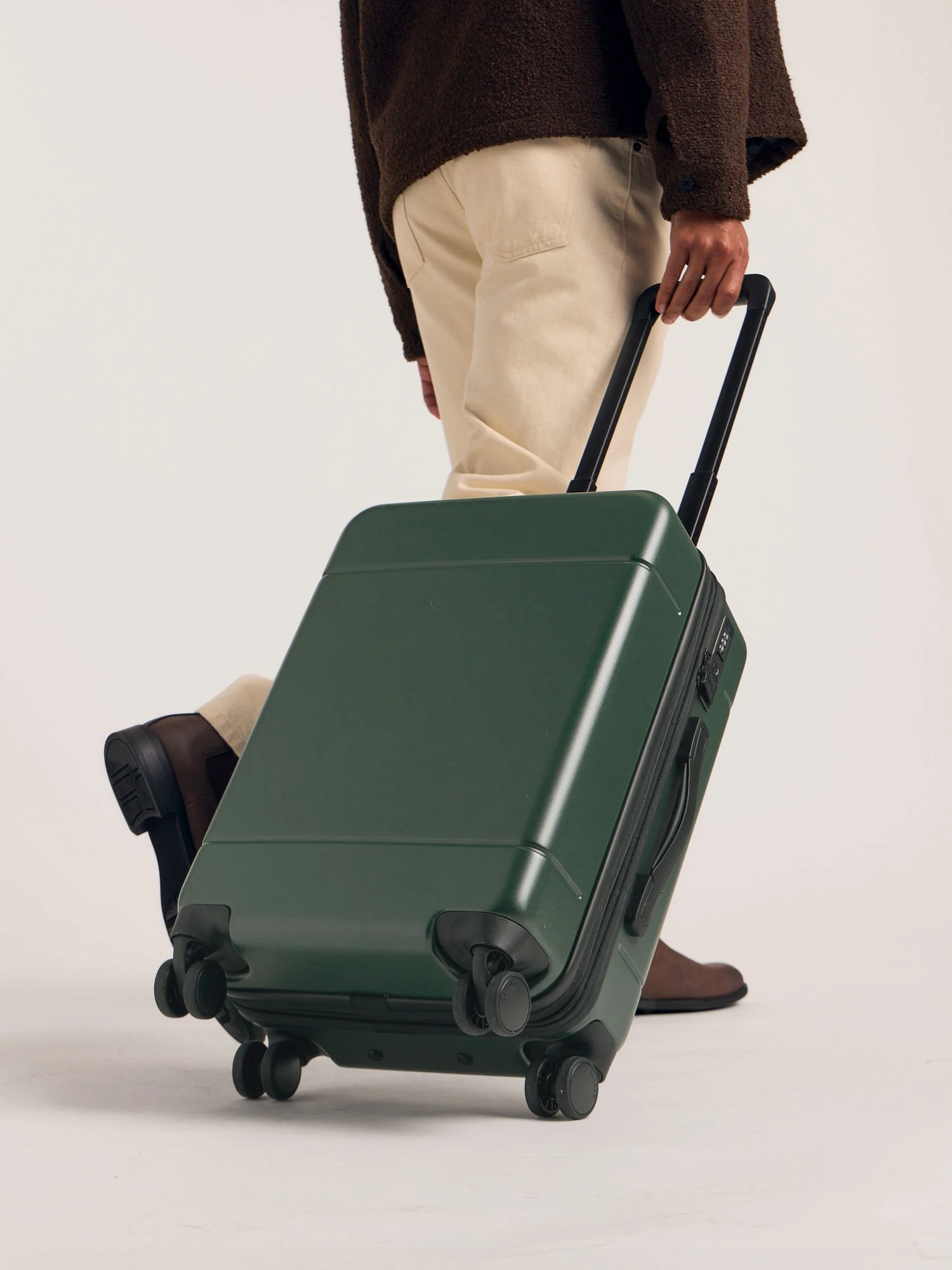 Hue Carry-On Luggage - Image 61
