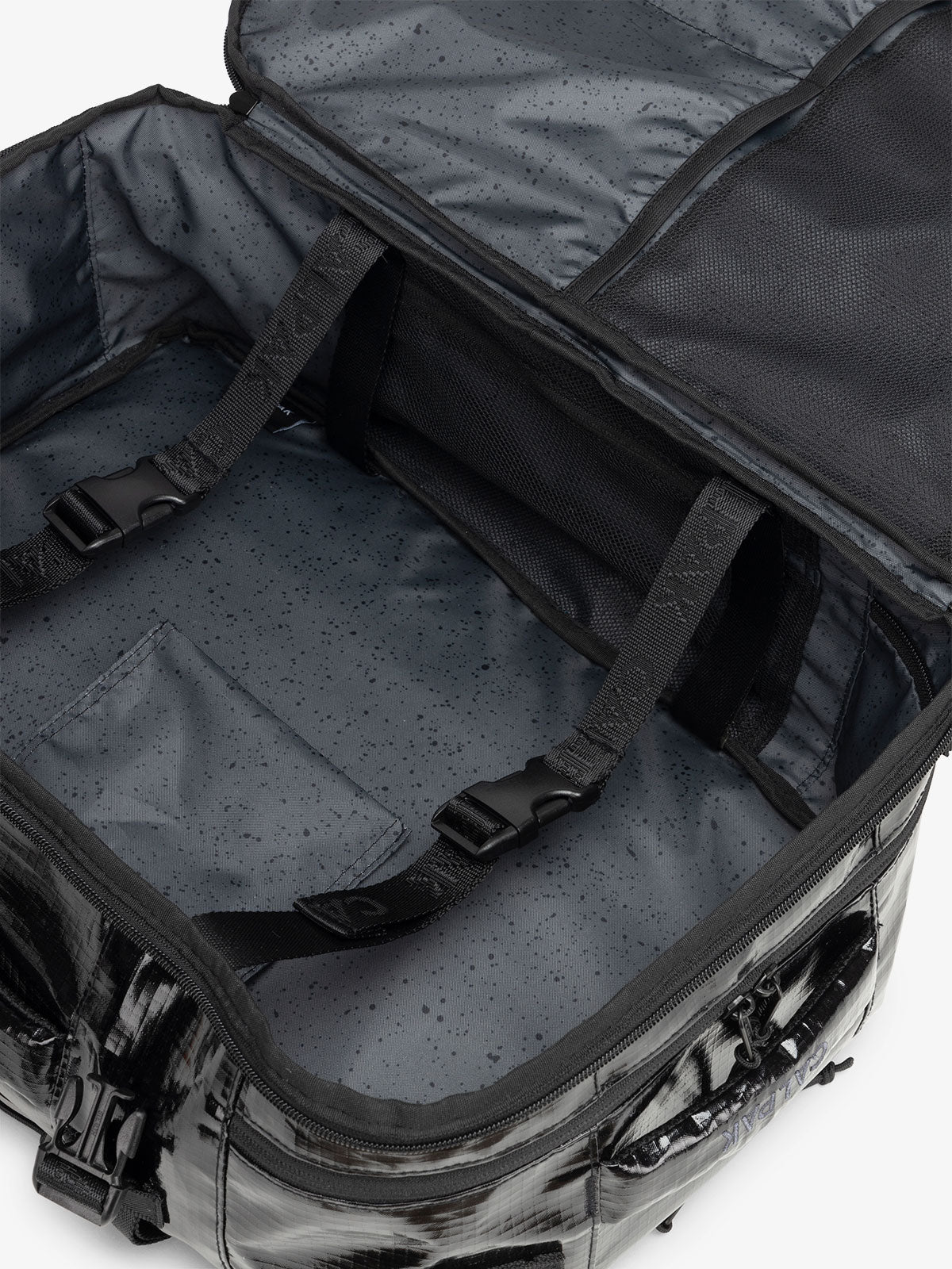 Terra 26L Laptop Duffel Backpack - Image 4